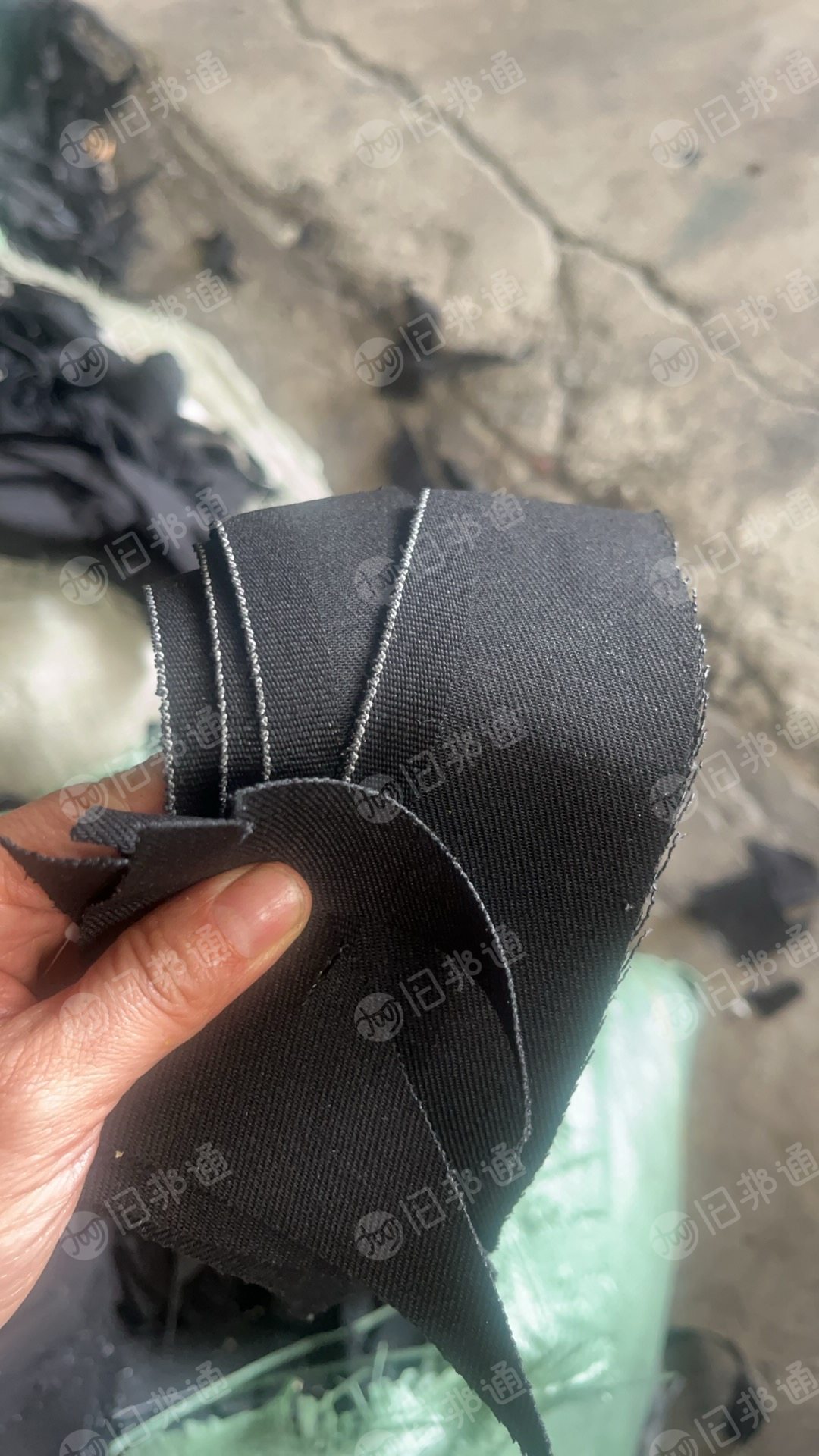 长期出售黑色涤棉废布,85棉废布,含棉70左右,现货13米一车