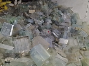 出售干粉的冰箱抽屉，透苯破碎料