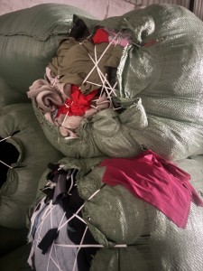 长期出售涤纶拉丝布造粒布，可以造粒用，现货20吨