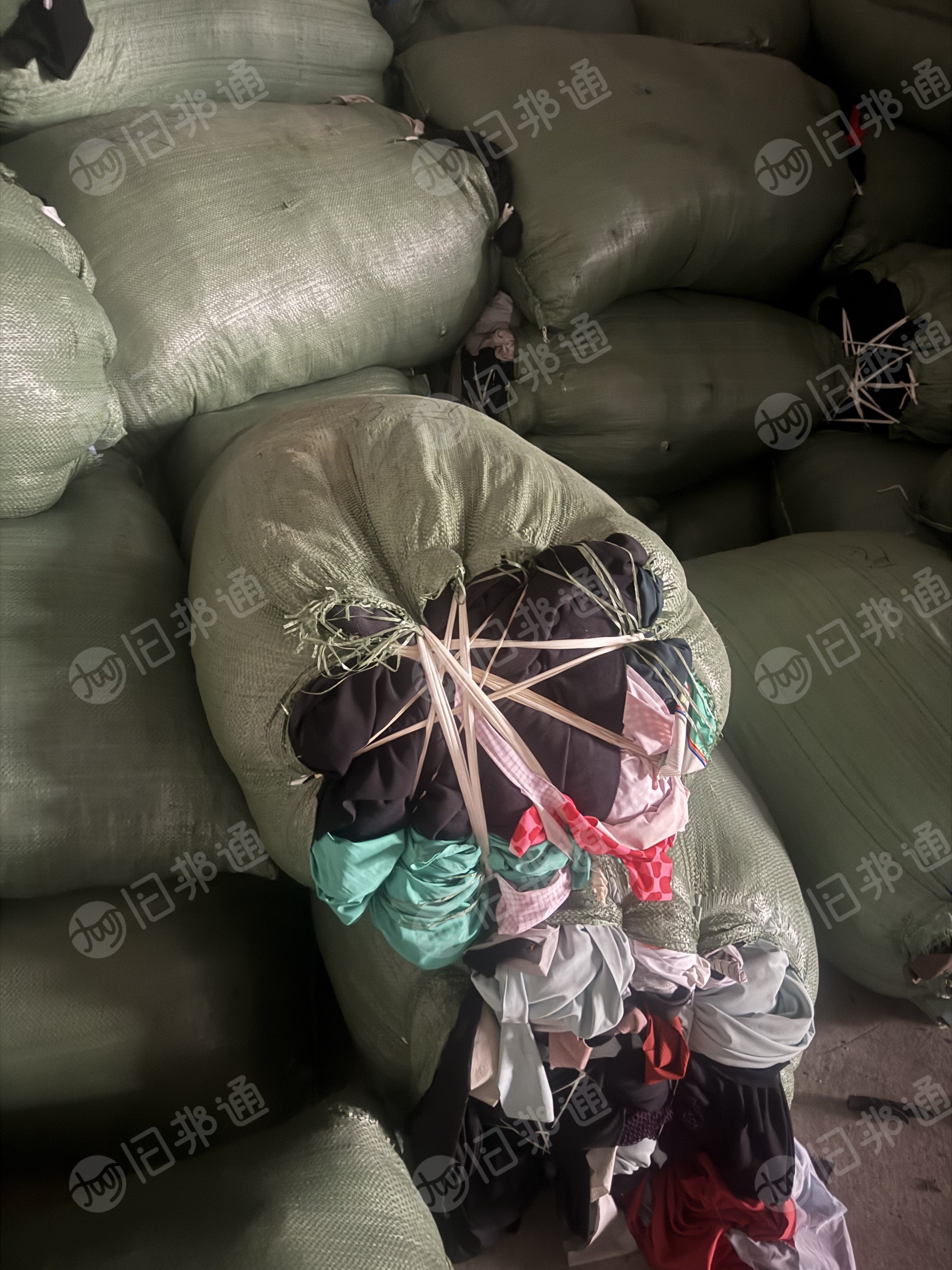 长期出售涤纶拉丝布造粒布,可以造粒用,现货20吨