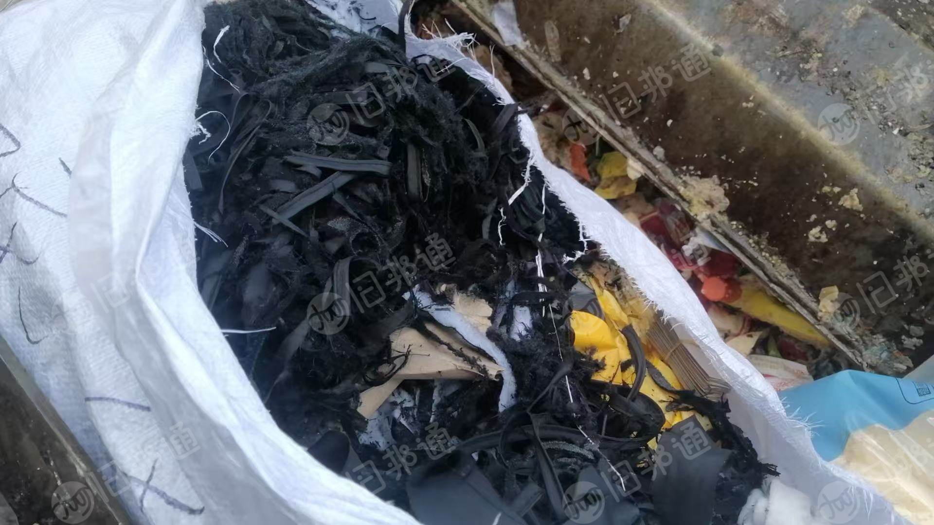 长期出售涤纶废布，服装厂下脚料，丝绵下脚料，涤纶废布月供60-80吨