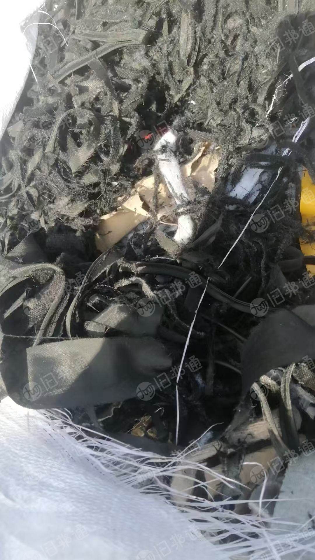 长期出售涤纶废布，服装厂下脚料，丝绵下脚料，涤纶废布月供60-80吨