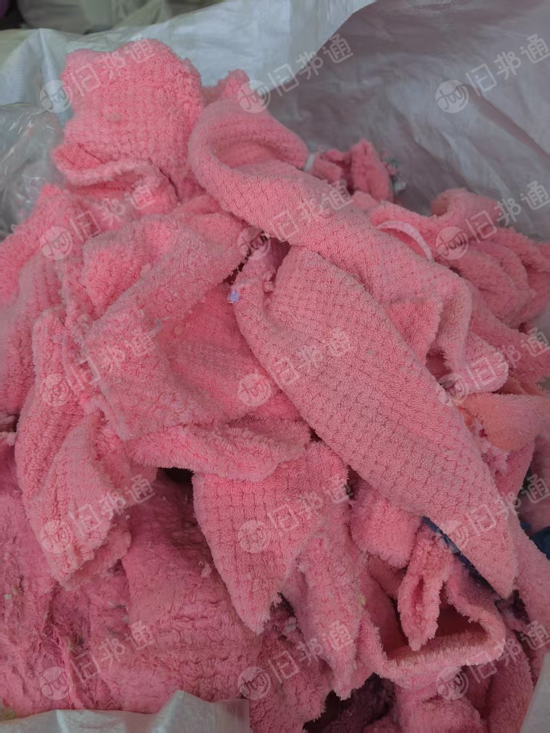 长期出售毛巾边角料，涤锦废布，珊瑚绒边角料，锦纶含量15左右，货在河北保定
