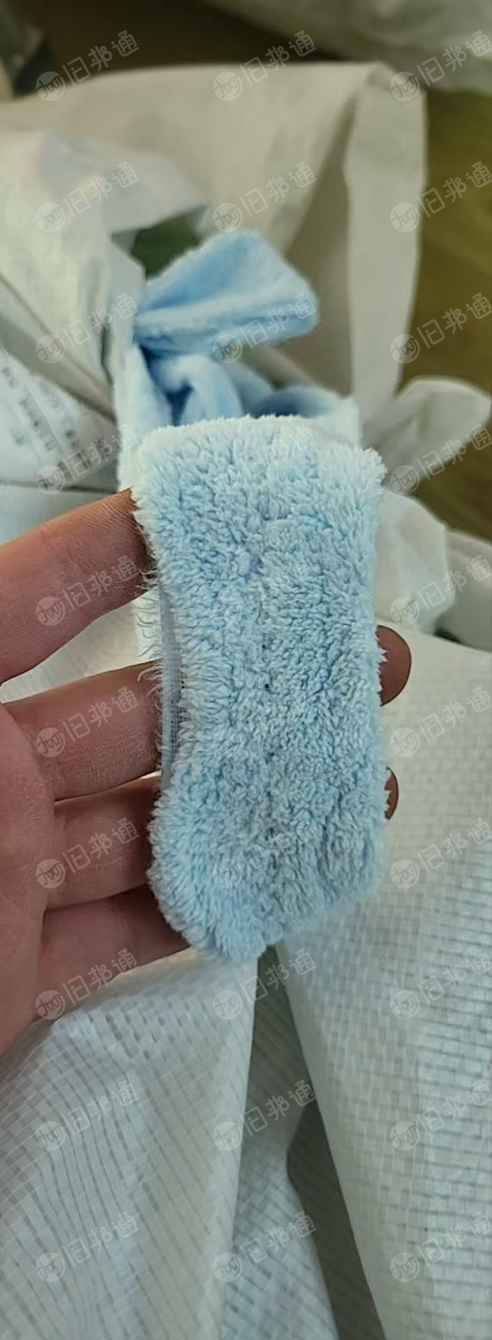 长期出售涤纶废布，法兰绒废布，绒布边角料，有老色跟浅三色，现货有18吨左右，货在江苏徐州