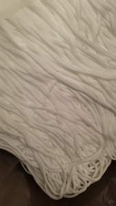 长期出售废旧口罩绳，口罩耳袋，口罩绳，锦氨的，氨纶含量15左右，现货8吨多