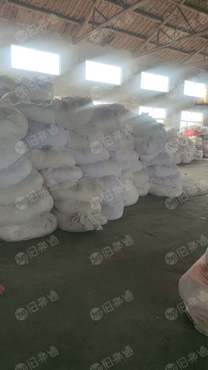 长期大量出售家纺厂印染厂下来的涤纶废布，涤纶造粒布，有分白色混色，现货有70吨，厂在浙江湖州