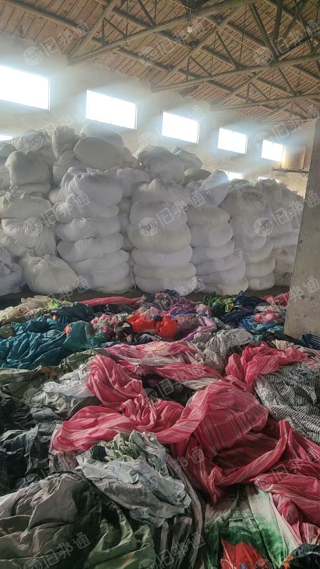 长期大量出售家纺厂印染厂下来的涤纶废布，涤纶造粒布，有分白色混色，现货有70吨，厂在浙江湖州