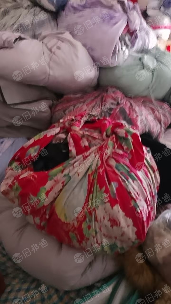 长期出售衣服统货，小区货，包鞋，丝棉棉花被，统货出，现货3吨