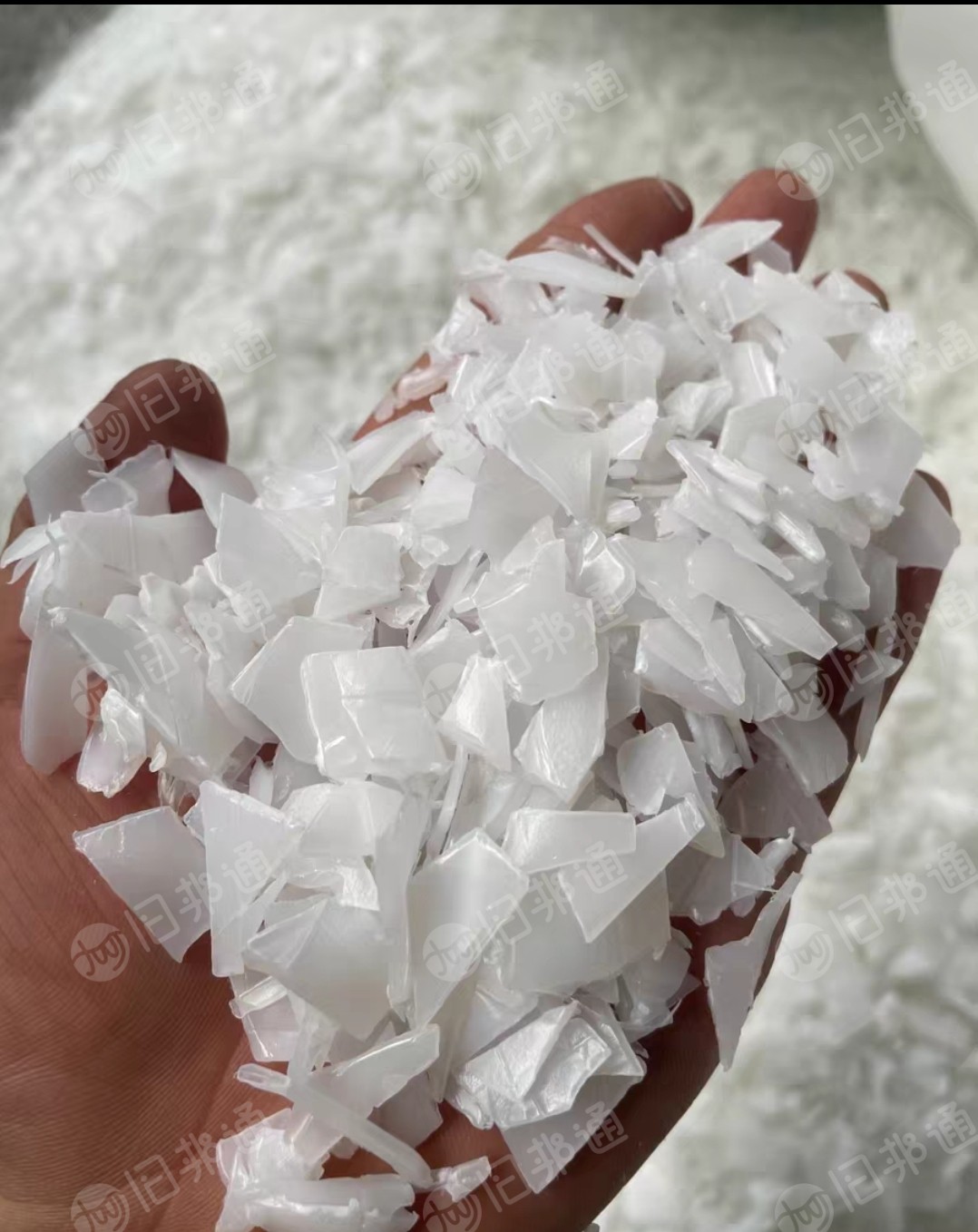 长期出售纯HDPE白桶破碎料，无商标纸，干净无味道，适合吹膜，注塑，拉管等