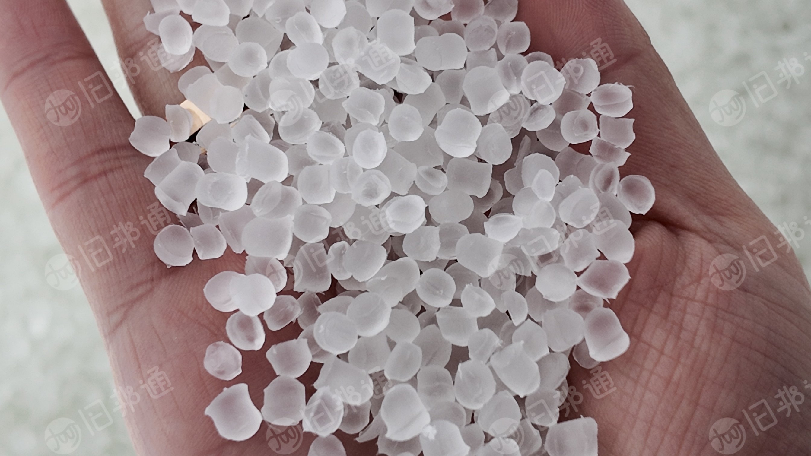 长期出售透明软质pvc颗粒，新料，软度在60-80