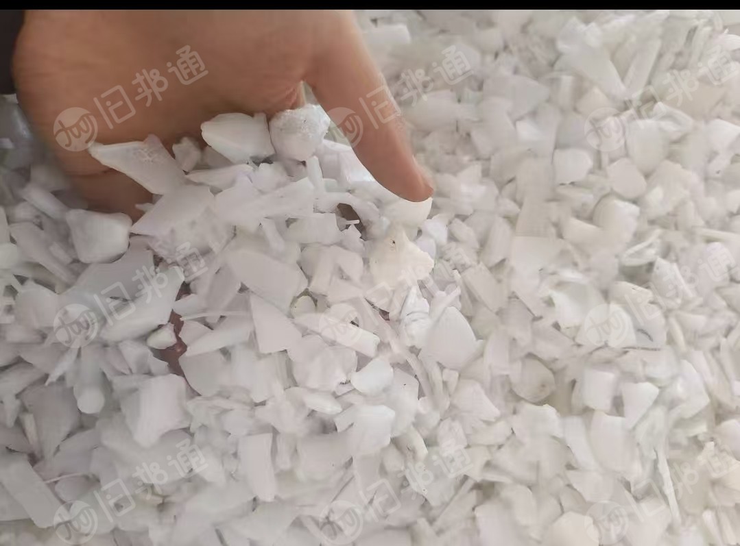 出售白色pom甲醛废料，现货10多吨
