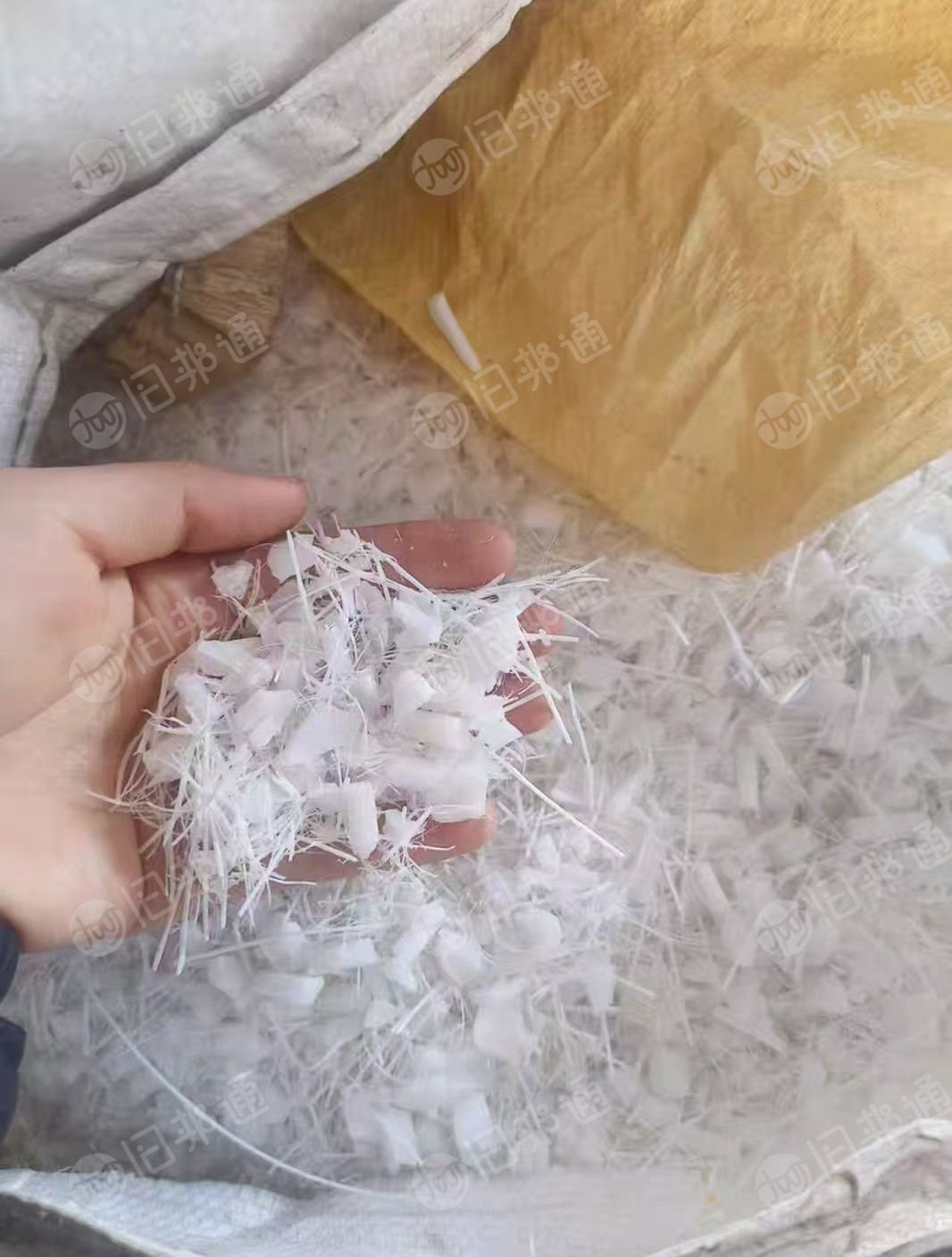 出售白色pom甲醛废料，现货10多吨