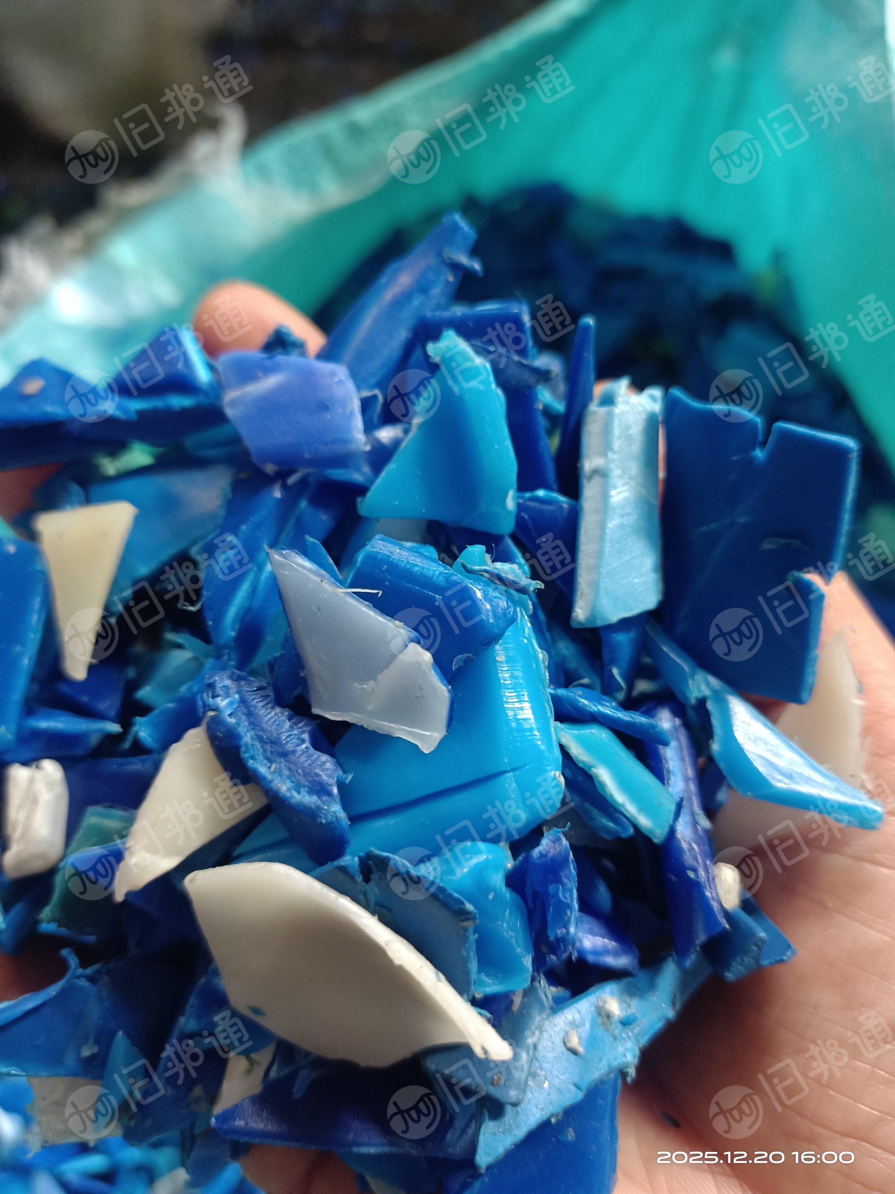 出售大小蓝桶破碎料，清洗干净，长期有货