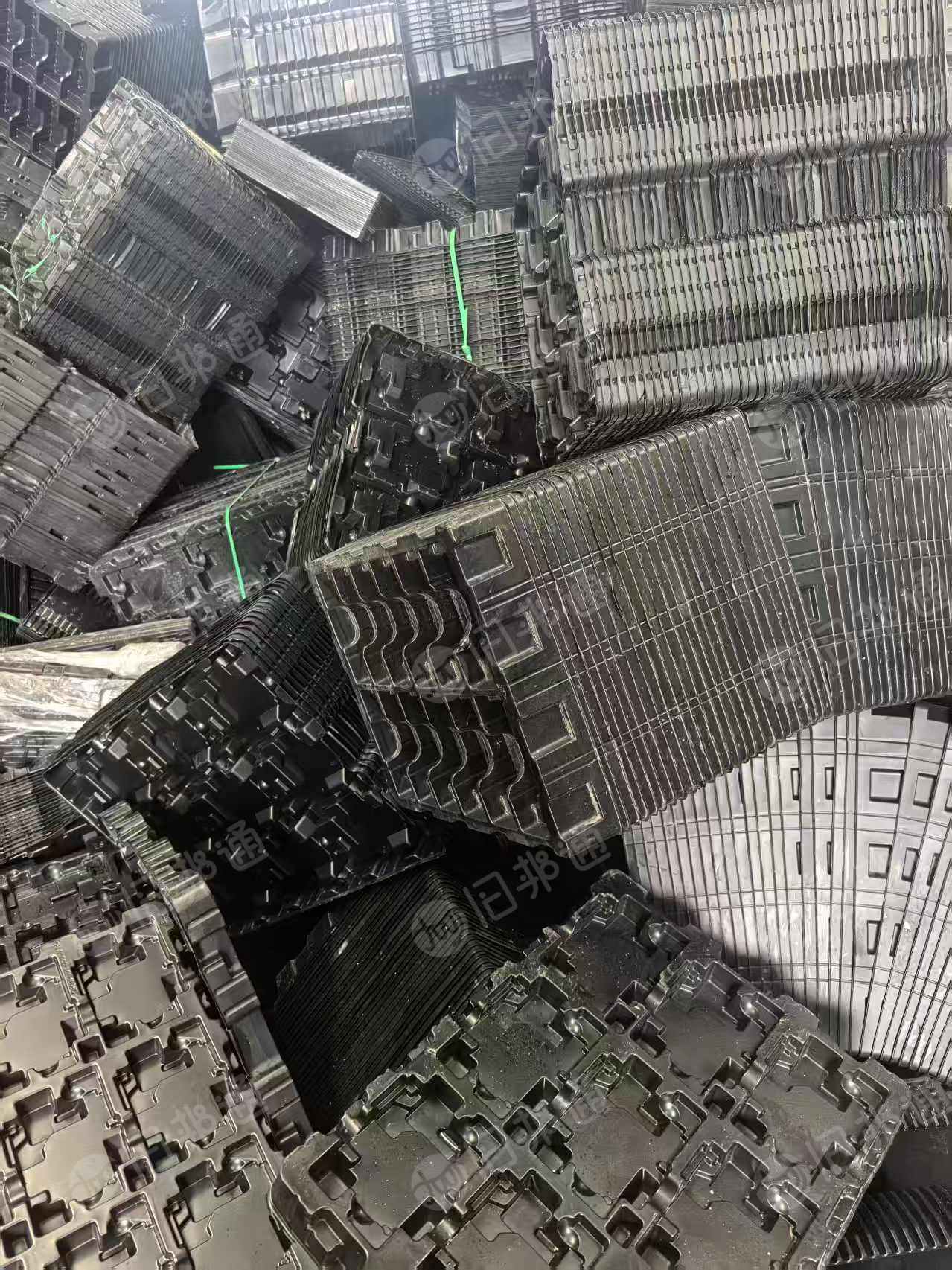 求购PS吸塑盒毛料,黑色乳白透明都可以