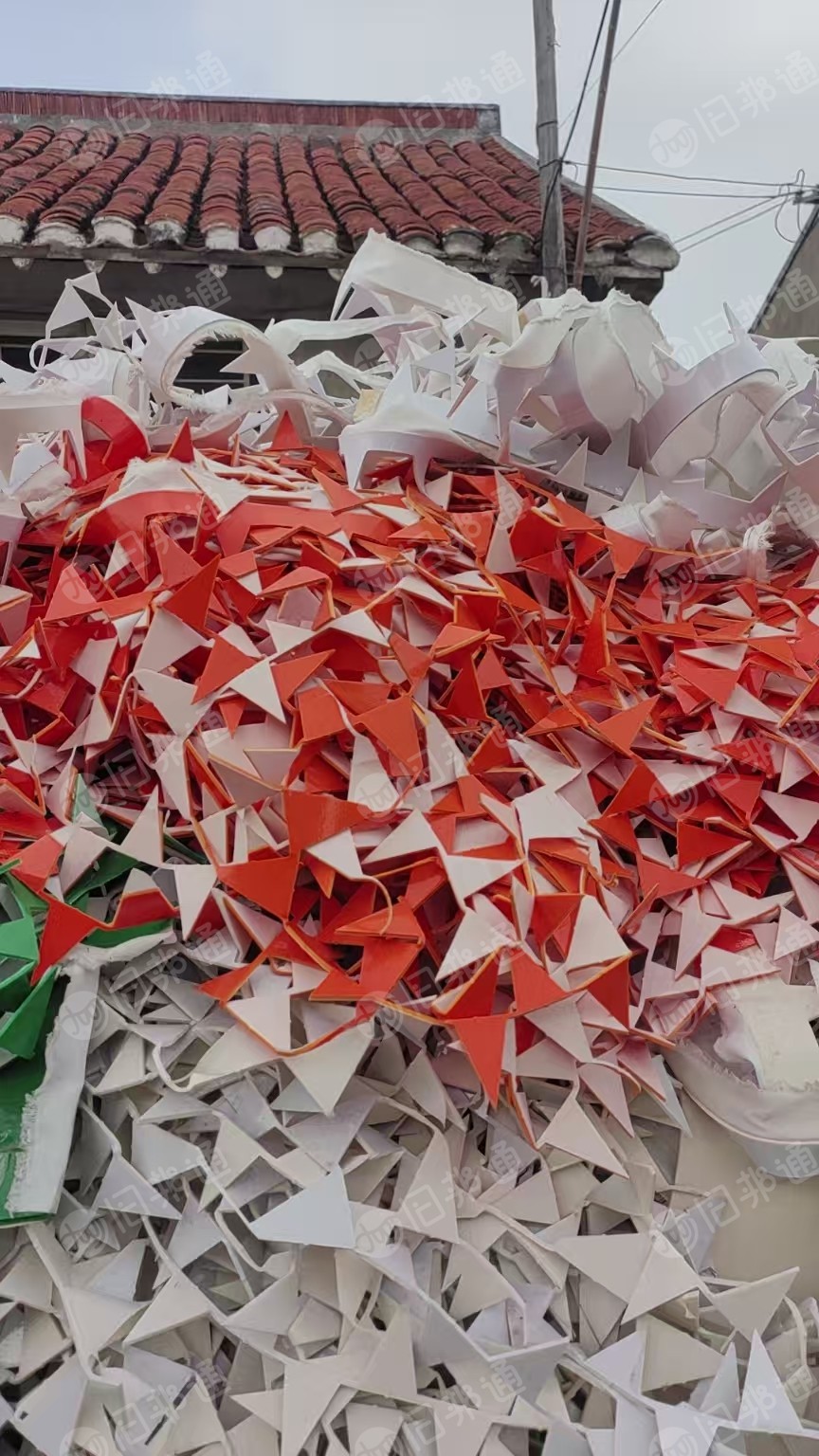 长期出售PVC足球革边料,现货30多吨