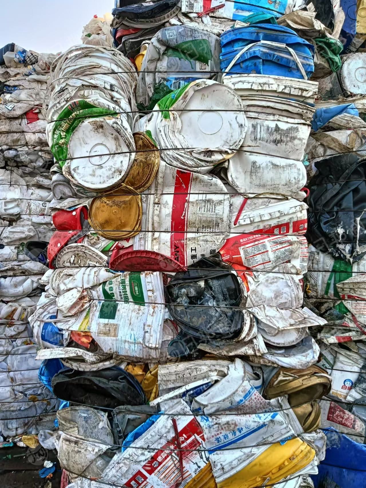 求购涂料桶压块，涂料桶毛料