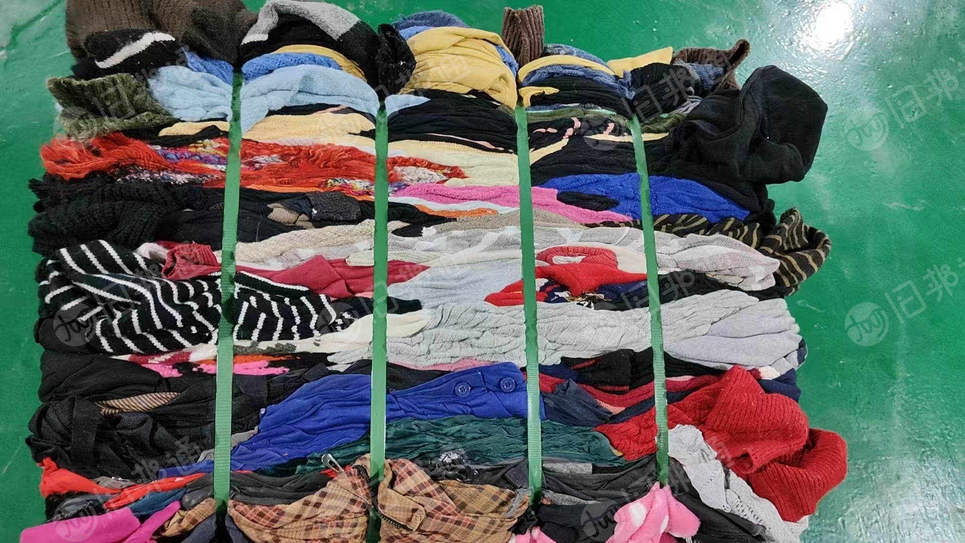 长期出售压包好的旧衣服黑料，黑料，现货9.6米两车