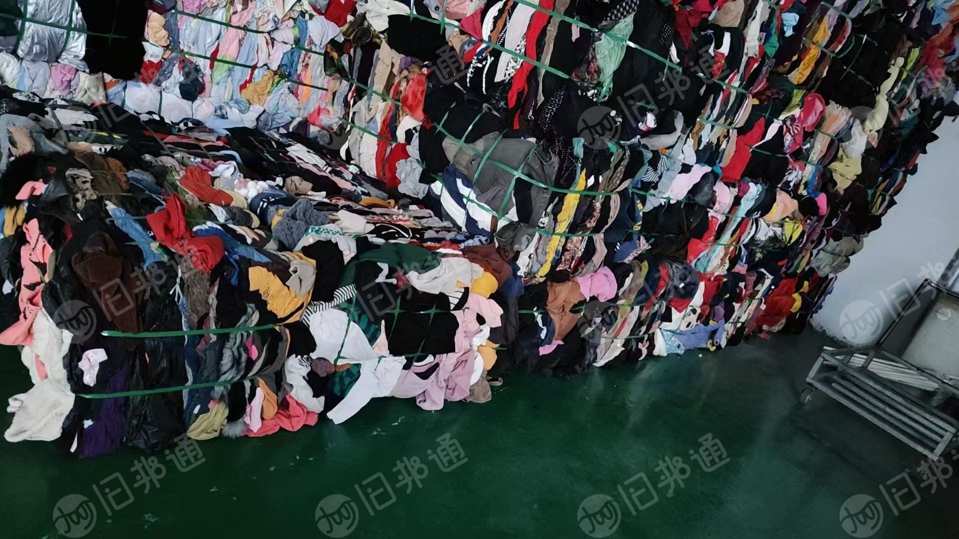 长期出售压包好的旧衣服黑料，黑料，现货9.6米两车