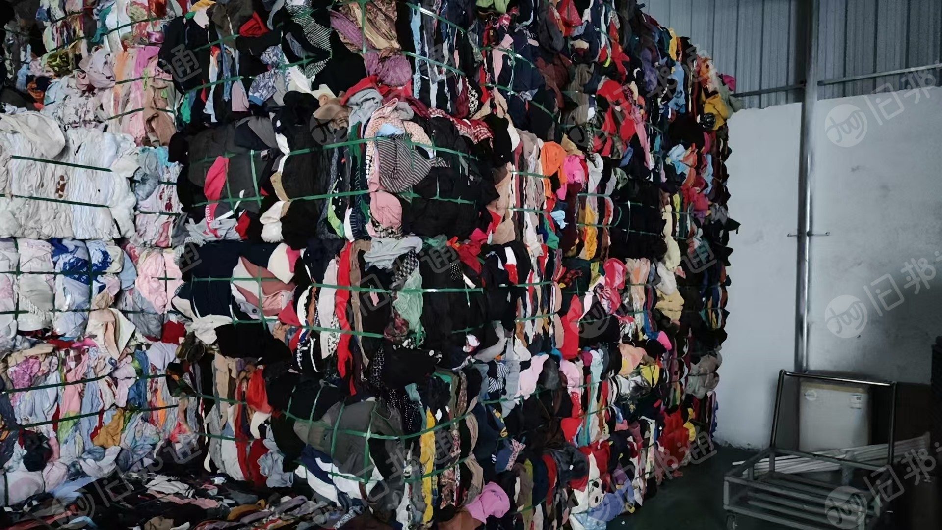 长期出售压包好的旧衣服黑料，黑料，现货9.6米两车