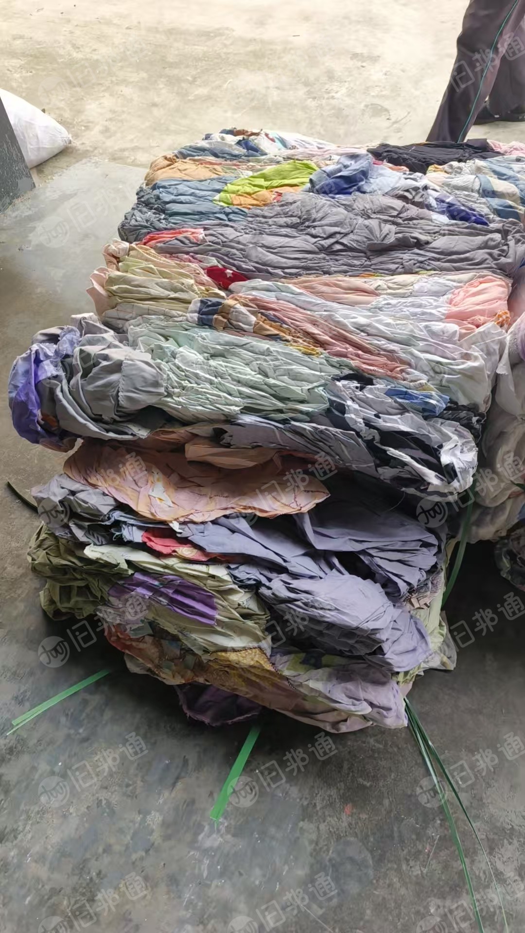 长期出售床单统货，花单子，纯棉化纤都有，现货8吨