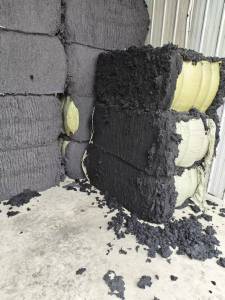 长期求购旧衣服黑料废棉，纺纱厂废棉，排渣，开花棉，开松棉，黑色或灰色，做针刺毡保温毡用，月需几百吨