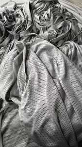 出售裁床下来的鸟眼布，桃形网布边角料，涤纶废布，现货有5吨，货在浙江台州