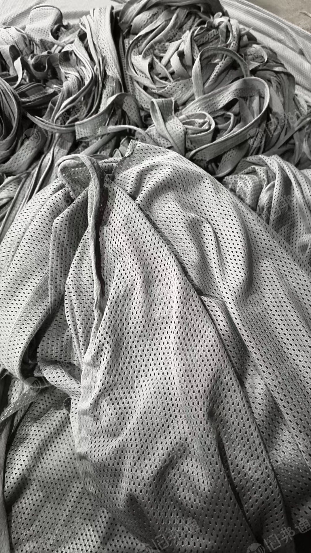 出售裁床下来的鸟眼布,桃形网布边角料,涤纶废布,现货有5吨,货在浙江台州