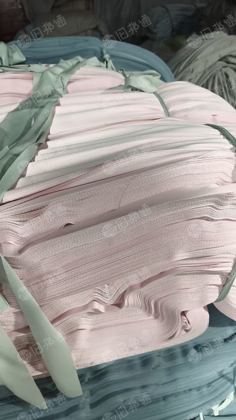 出售裁床下来的鸟眼布,桃形网布边角料,涤纶废布,现货有5吨,货在浙江台州