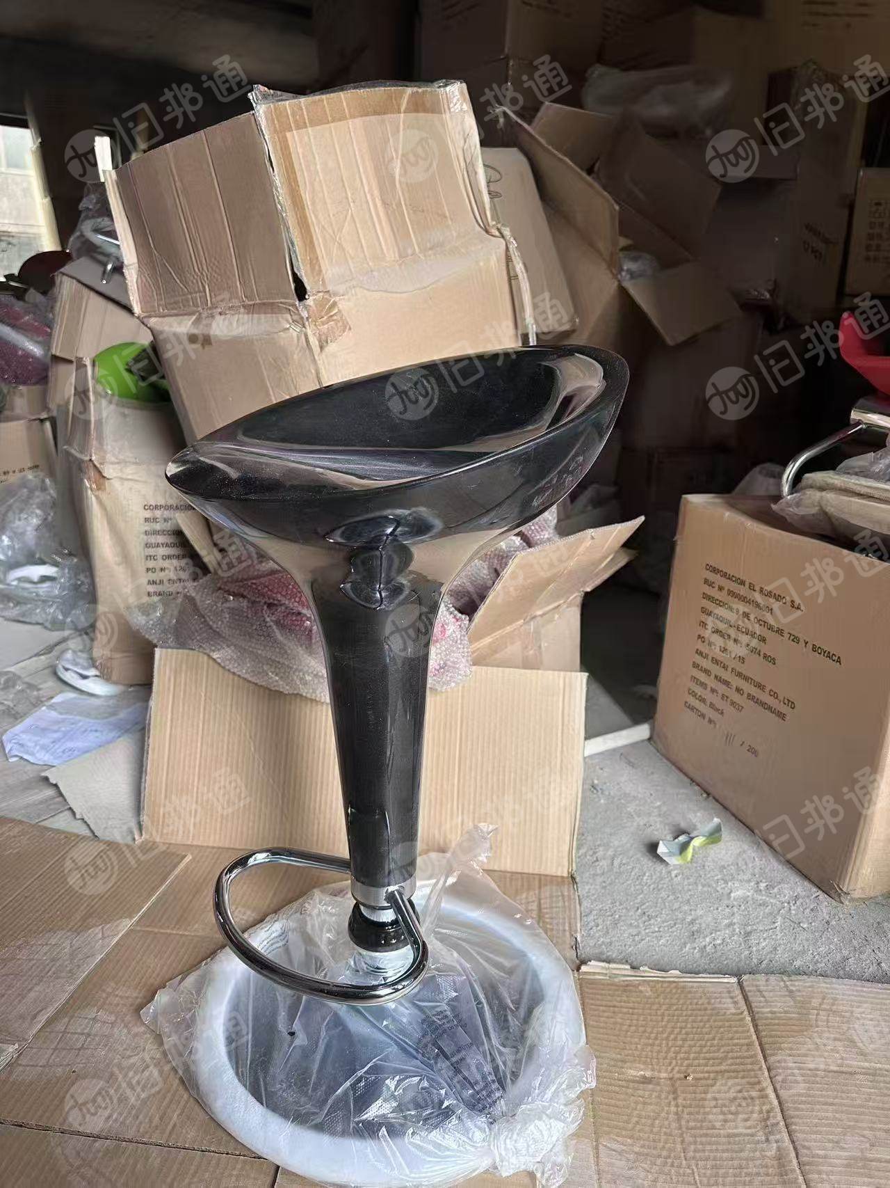 出售库存单人椅子，库存凳子，现货有400多个，货在浙江湖州