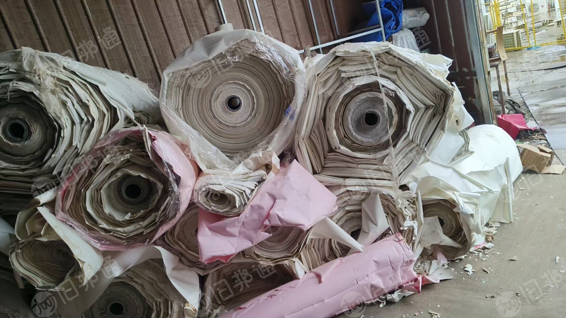 长期出售皮革纸废料，卷筒和散货都有