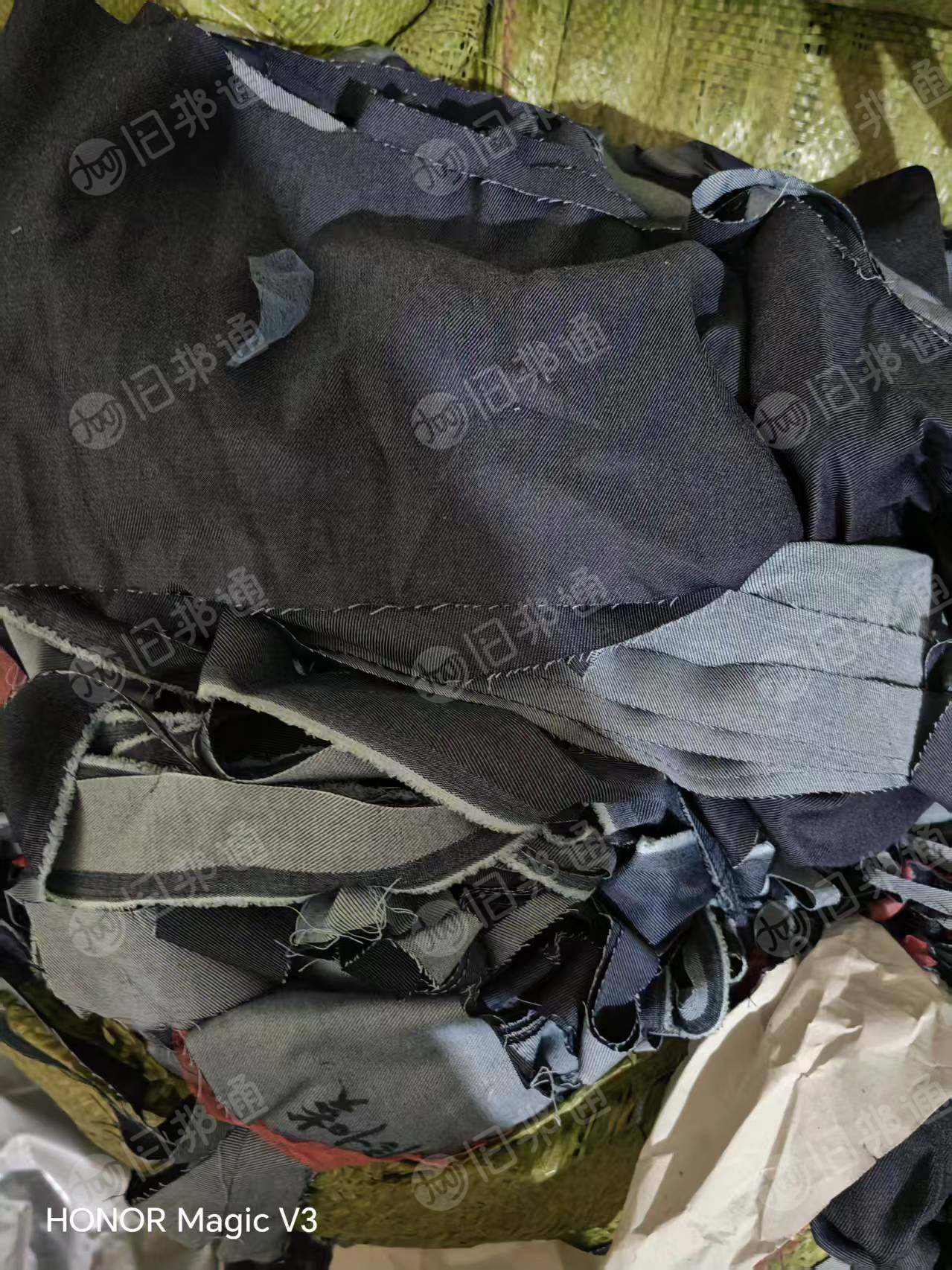 长期出售涤棉牛仔废布,涤棉牛仔边角料,涤40棉60,现货一百吨