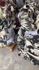 长期出售环保汽车pvc边角料，下脚料，含海棉，现货100吨