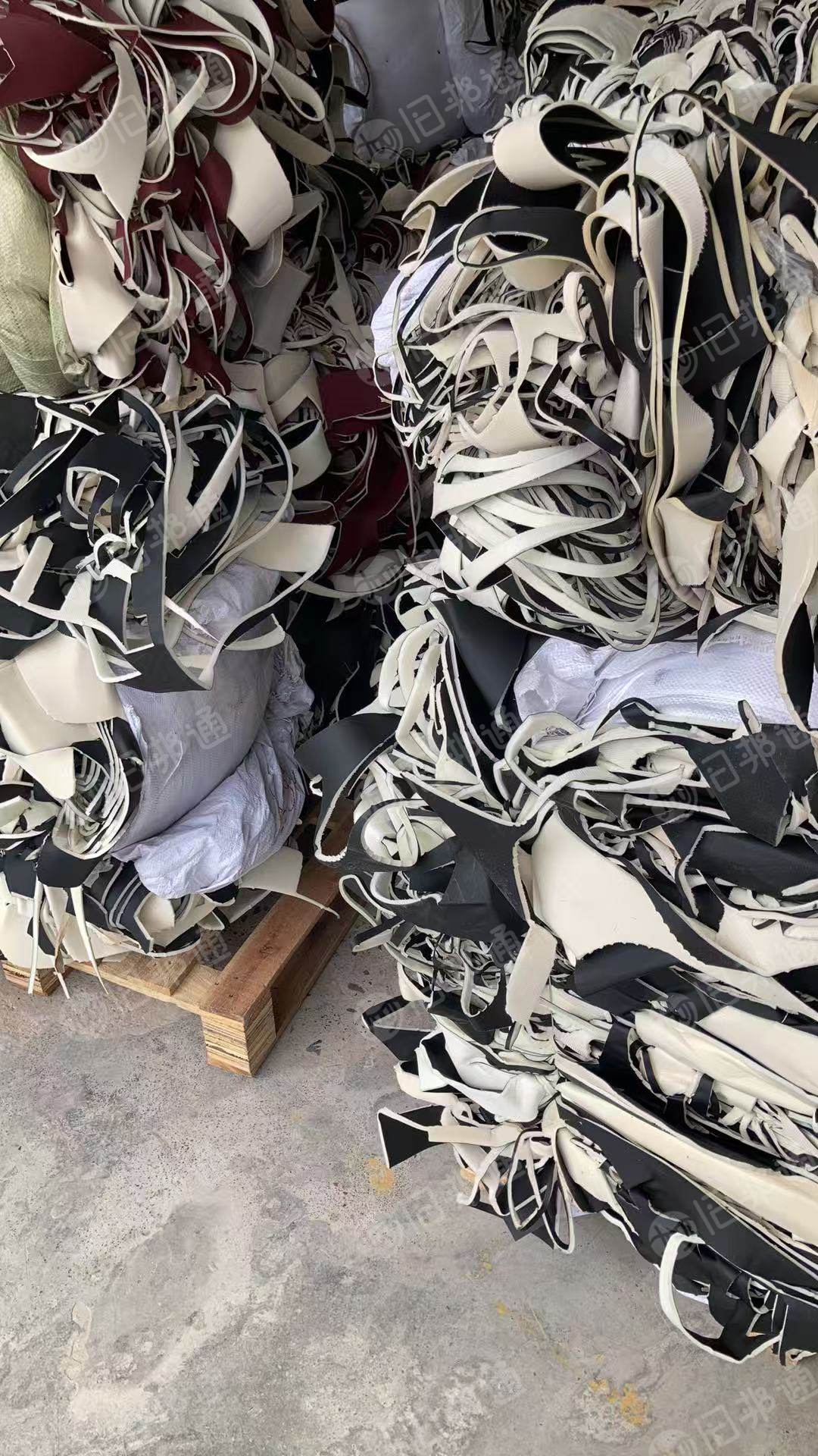 长期出售环保汽车pvc边角料,下脚料,含海棉,现货100吨