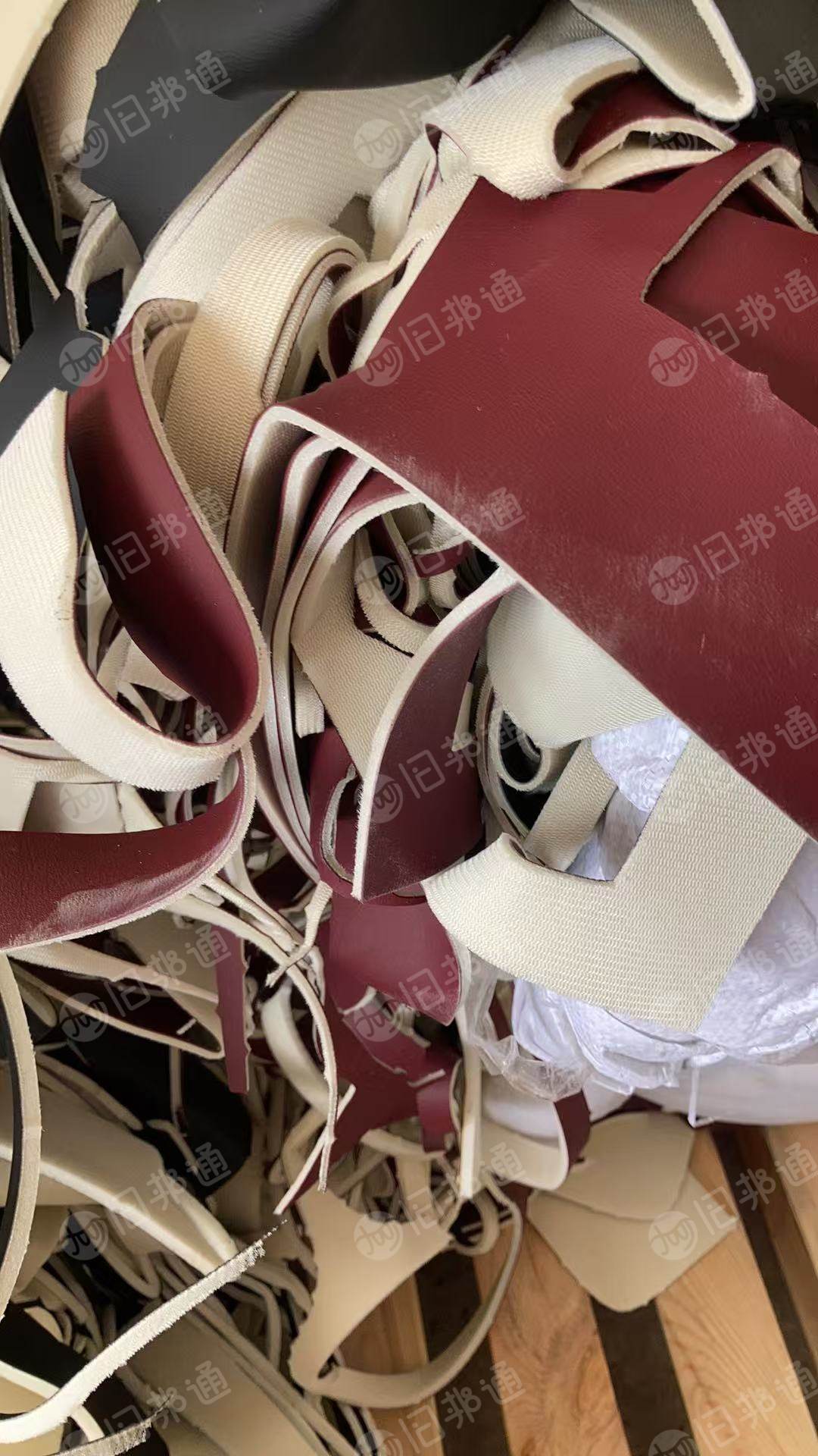 长期出售环保汽车pvc边角料,下脚料,含海棉,现货100吨