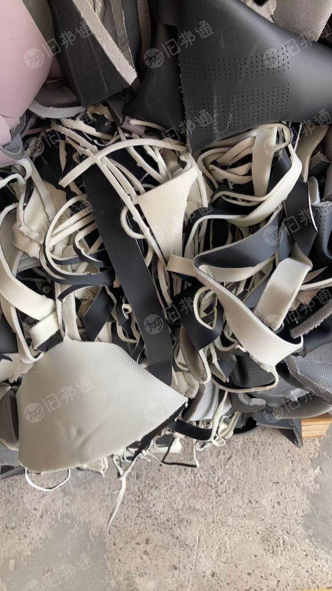 长期出售环保汽车pvc边角料，下脚料，含海棉，现货100吨