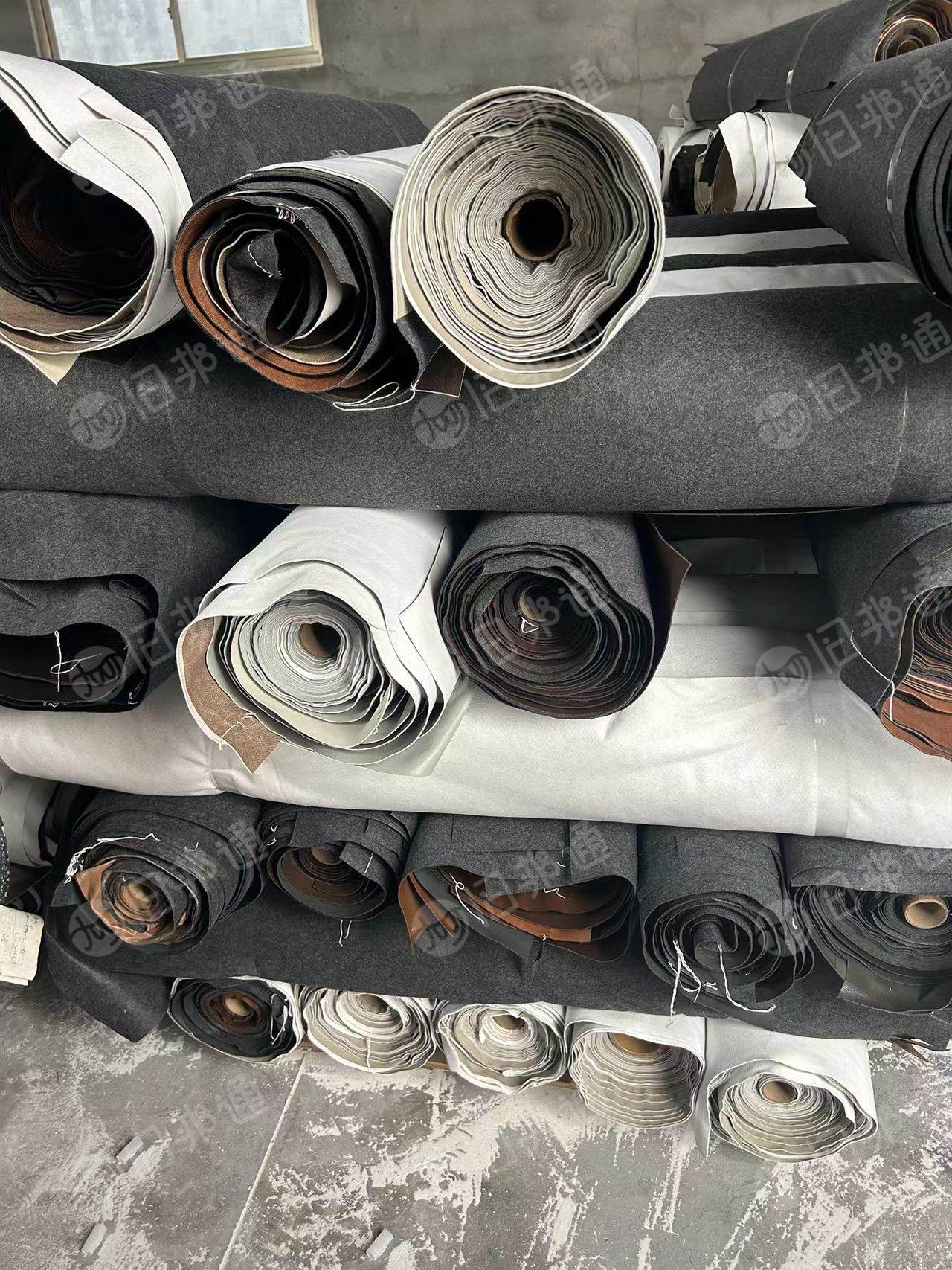 出售PVC皮革，原先是做沙发下来的，门幅1.4，拼卷，现货有七八吨，货在江苏苏州