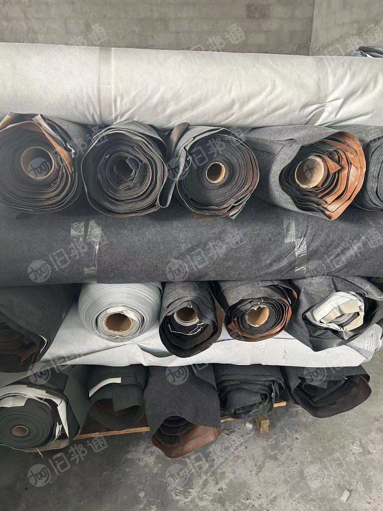 出售PVC皮革，原先是做沙发下来的，门幅1.4，拼卷，现货有七八吨，货在江苏苏州