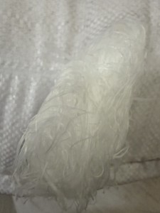 长期出售织造厂下来的涤纶开刀丝，涤纶废丝，可拉丝，可做开花用，现货15吨左右