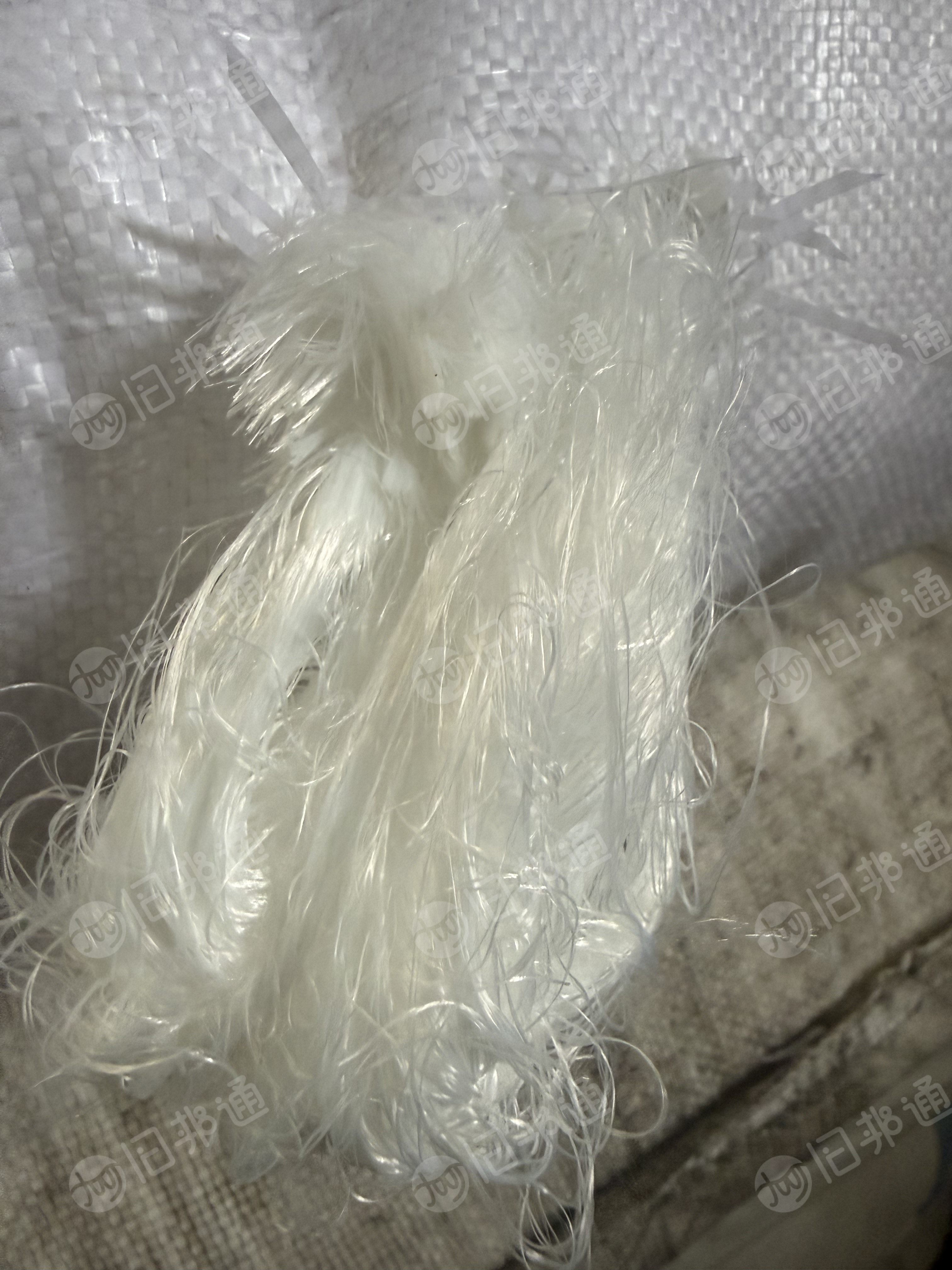 长期出售织造厂下来的涤纶开刀丝，涤纶废丝，可拉丝，可做开花用，现货15吨左右