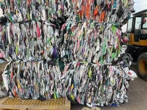 长期出售干造pe快递袋废料，现货10多吨