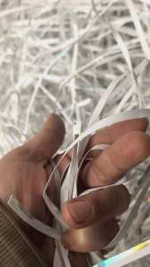 长期出售无膜烟卡纸废料，有边条和大张