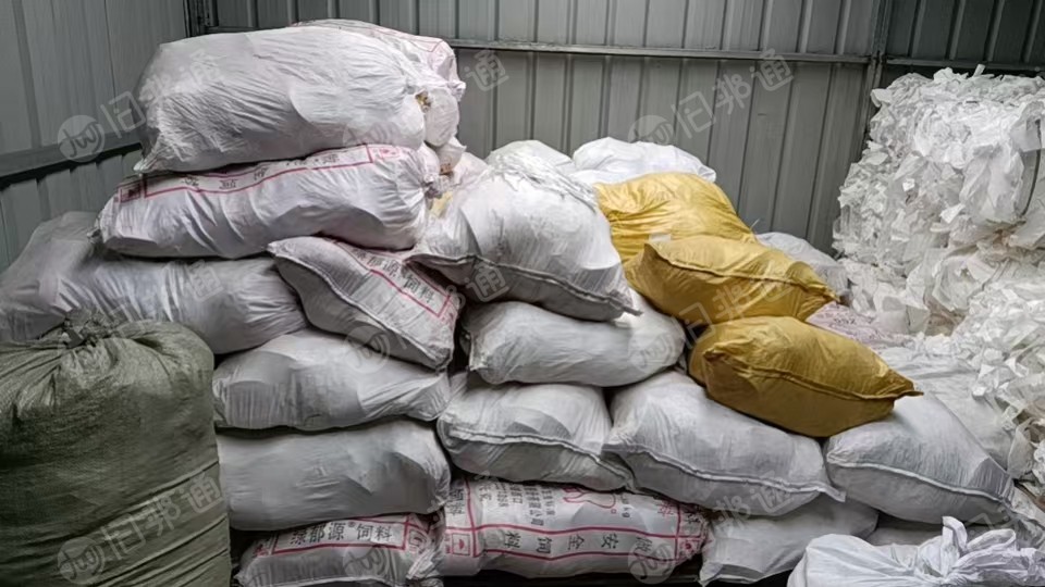 出售白色硅油纸废料，有小卷和压块