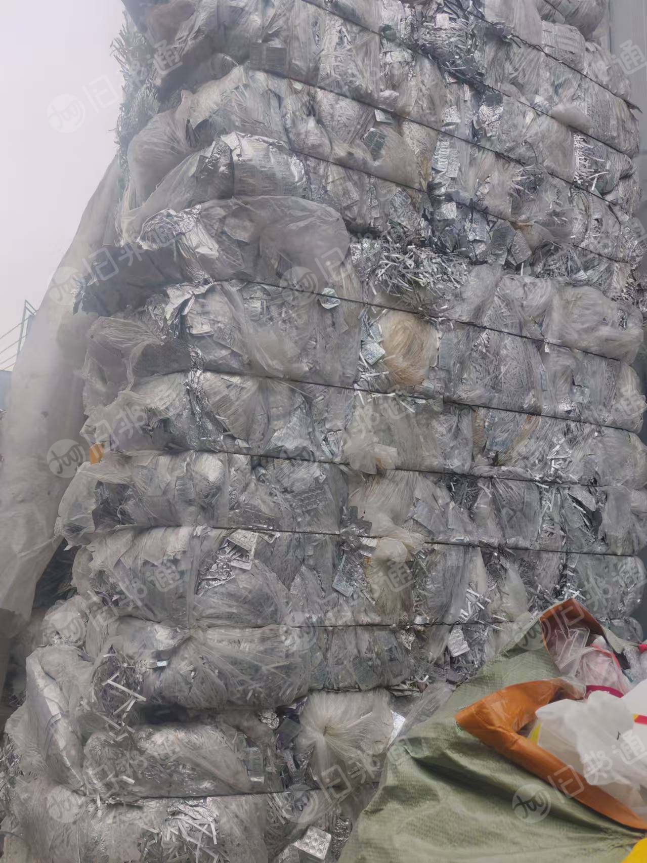 长期出售pvc药板废料，铝箔废料，单面双面混一起压，现货18吨