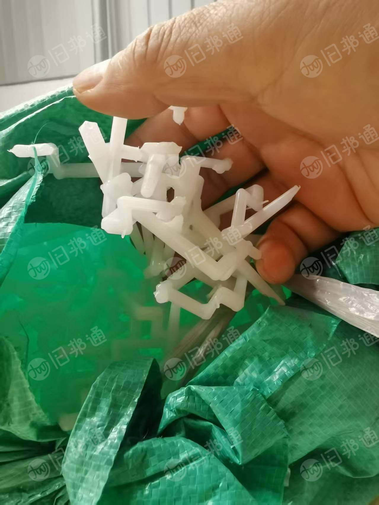 长期出售软质pvc水口料，黑色白色都有，现货25吨左右