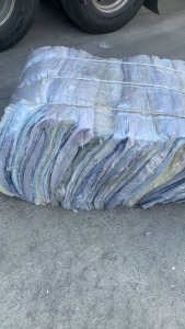 出售白色透明带点胶的PVC玻璃膜,软质PVC膜，现货有百吨多