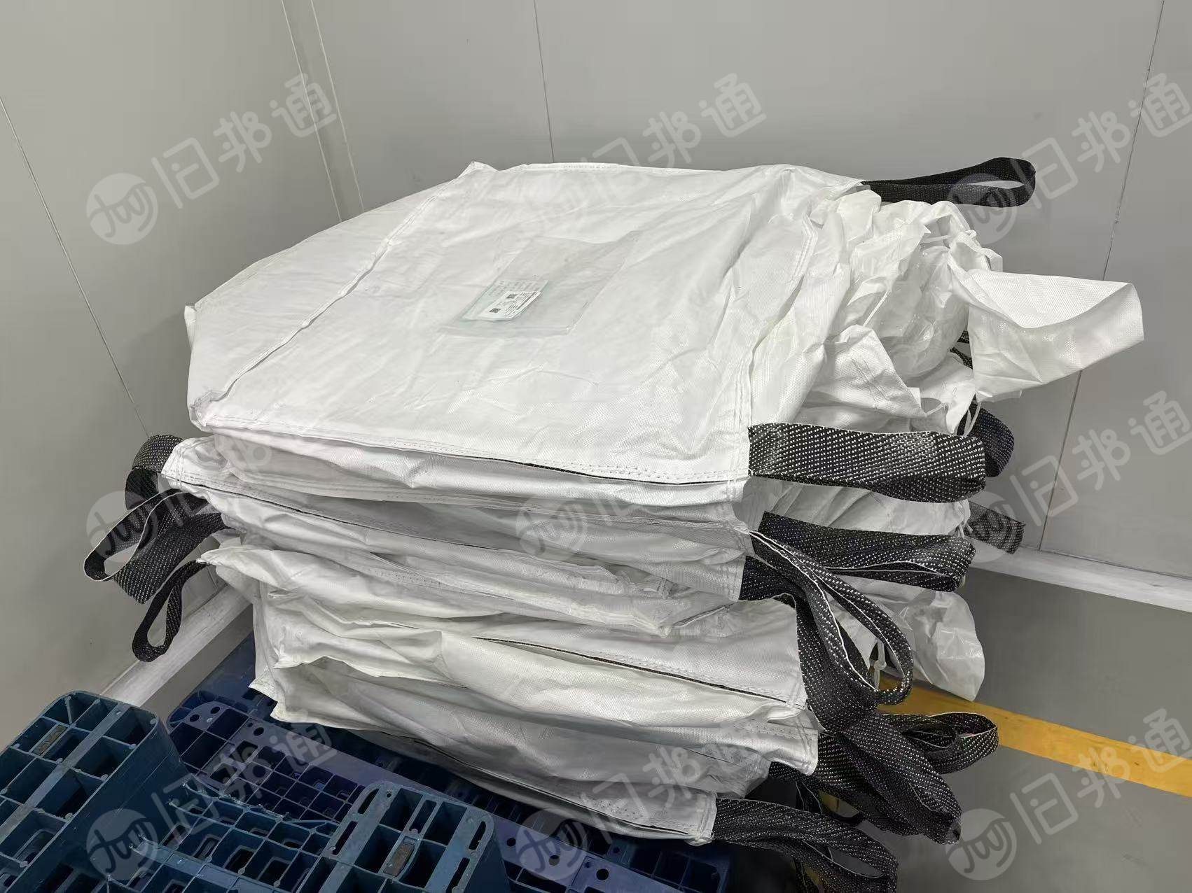 常年出售电池粉吨包，含铝塑内衬，每月几千条，装正极粉和装负极粉分开堆放