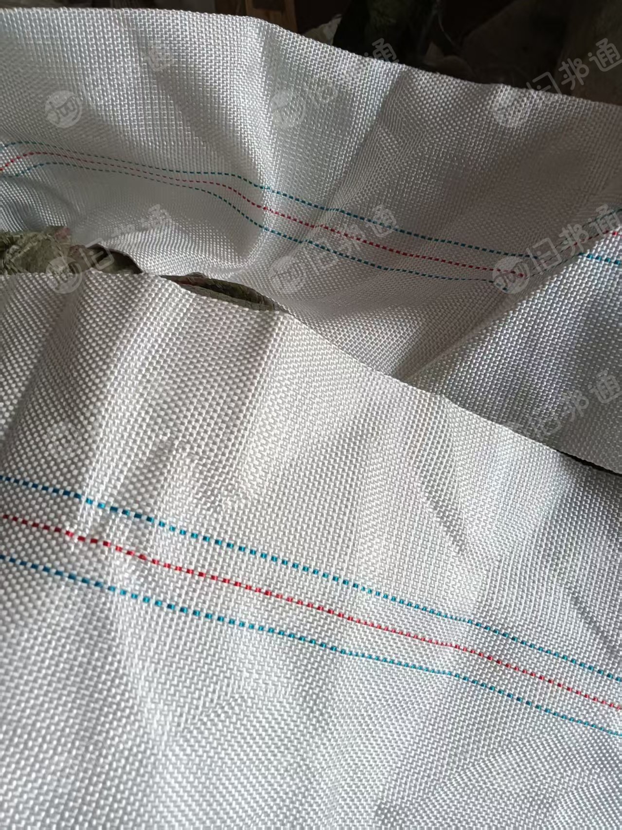 长期出售做消防水带下来的涤纶废丝，涤纶废布，现货七八吨