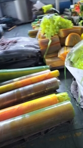 长期出售工厂呆滞的PVC荧光黄软膜库存和边角料，现货17吨