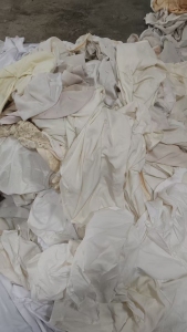 长期出售旧衣服白料，净白，奶白，月供30吨