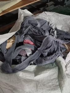 长期出售毛巾厂下来的涤纶边角料，涤纶废布，可造粒，现货30吨